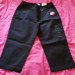 Juniors / ladies capris... brand new.. with tag